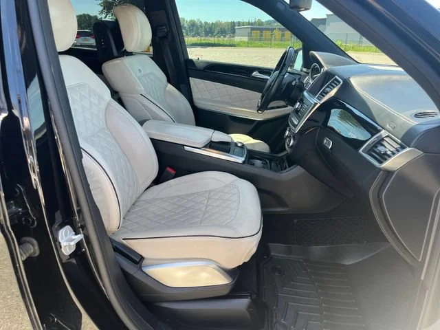 Used 2016 Obsidian Black Metallic Mercedes-Benz GL 550 image 10
