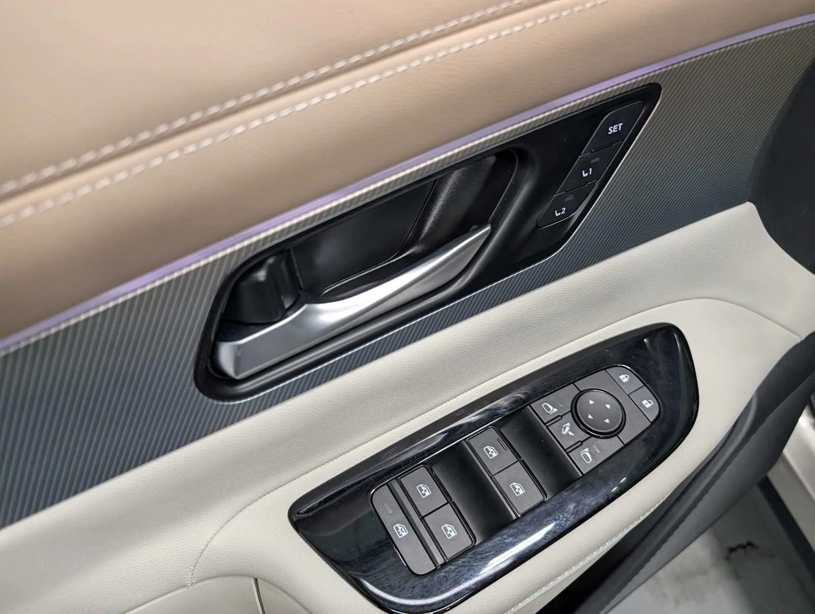 Used 2026 Champagne Silver Metallic Nissan Platinum image 40