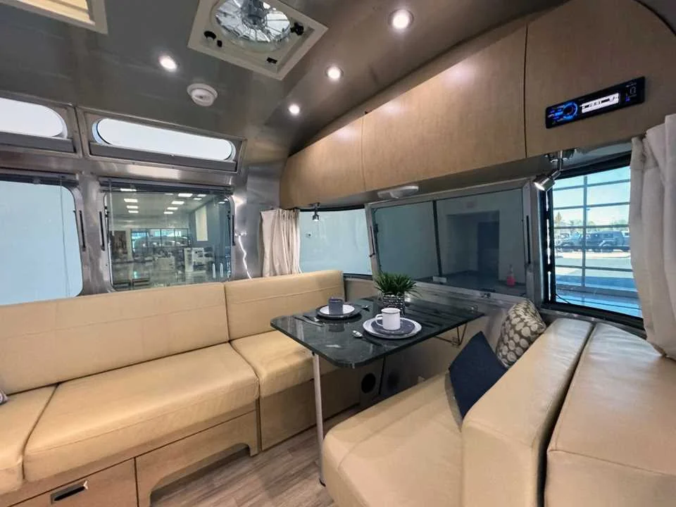 Used 2014 SILVER AIRSTREAM  image 9