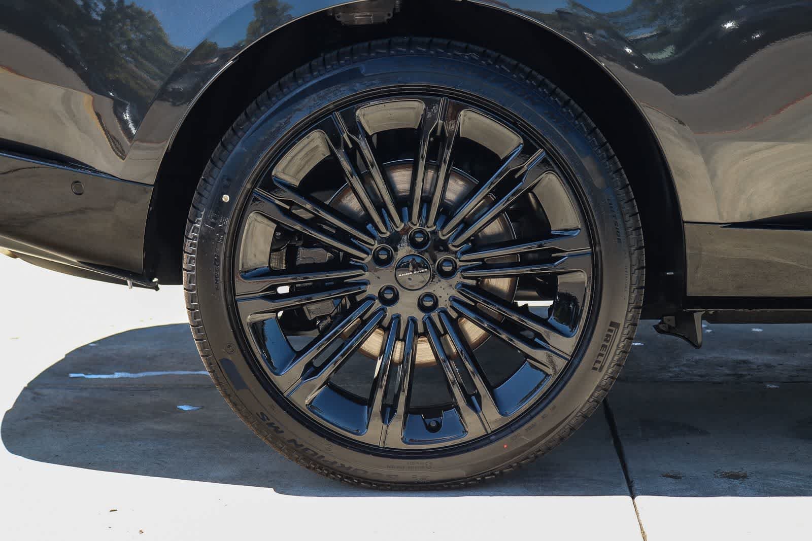New 2026 Carpathian Grey Land Rover SE image 8