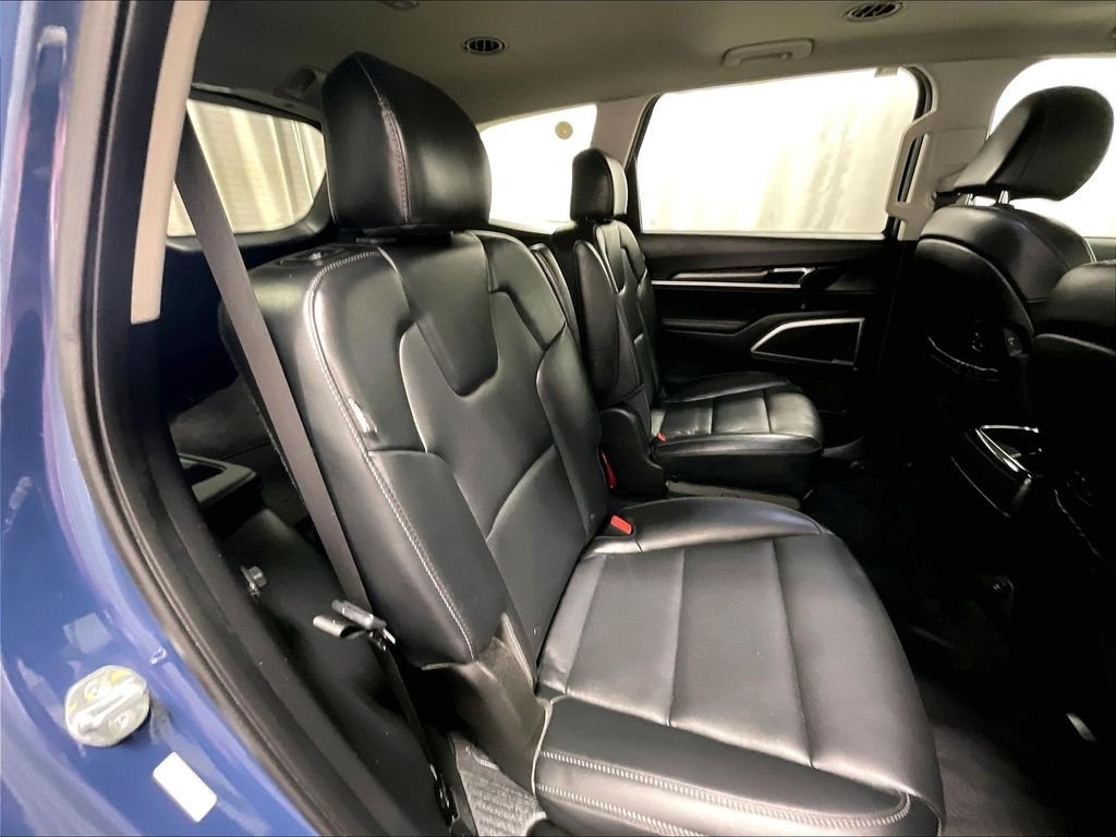 Used 2024 Black Kia S image 16