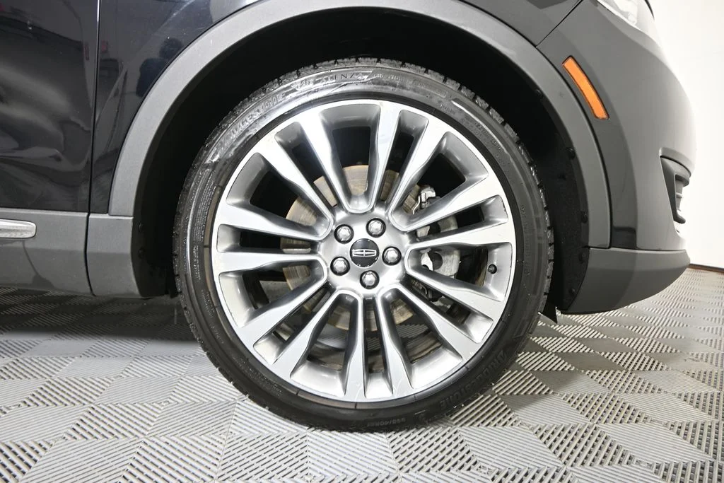 Used 2016 Black Lincoln Reserve image 11