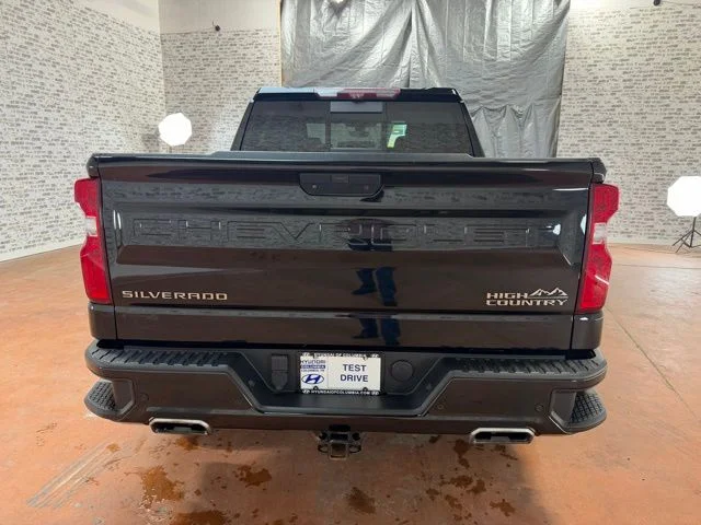 Used 2021 Black Chevrolet High Country image 5