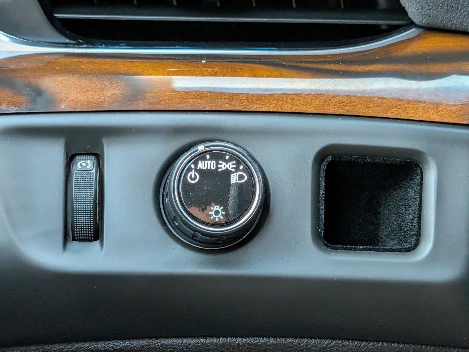 Used 2018 Gray Cadillac Luxury image 29