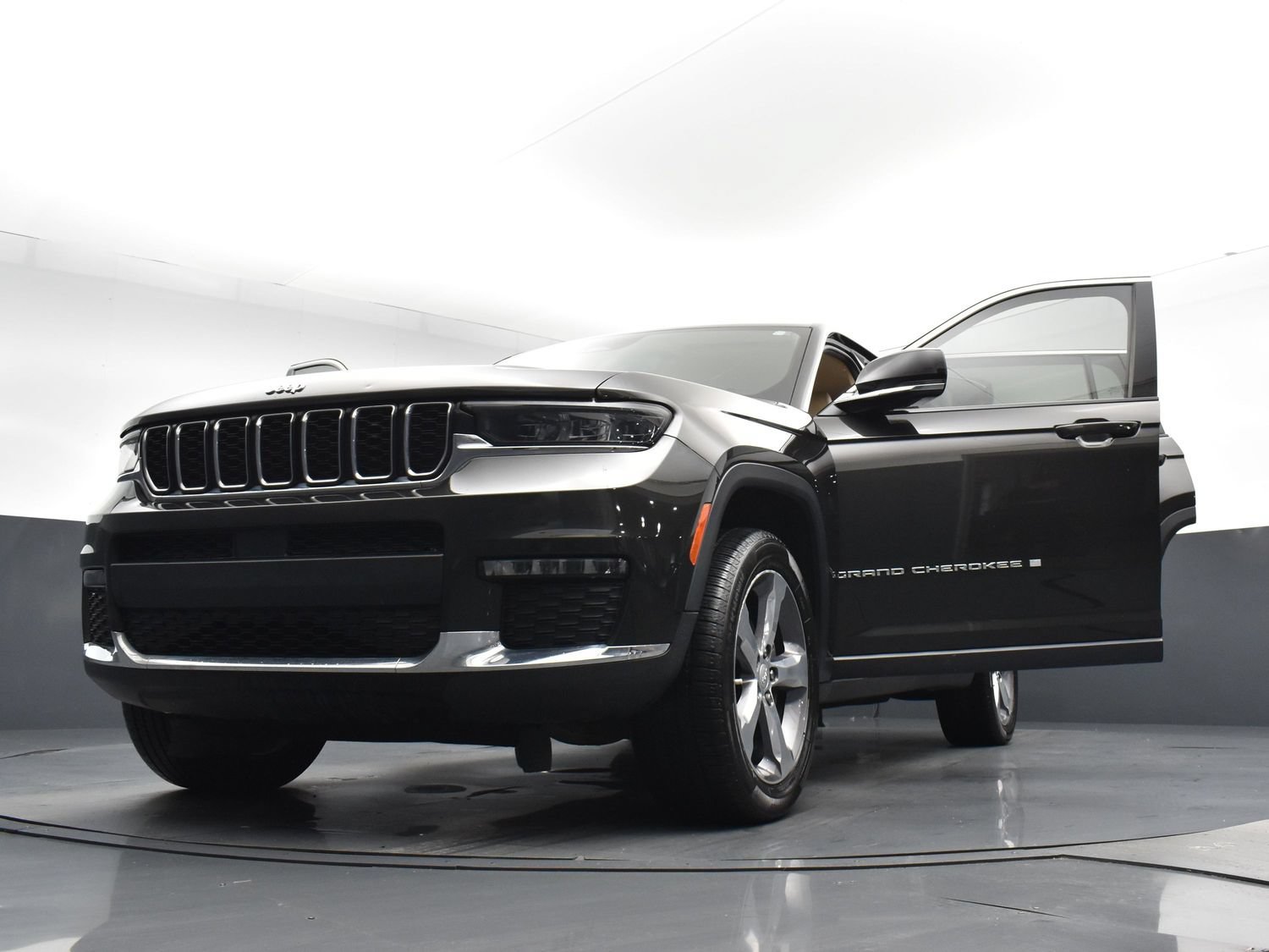 Used 2022 Rocky Mountain Pearlcoat Jeep Limited image 31
