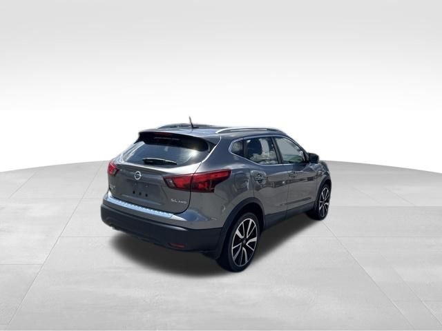 Used 2017 Gray Nissan SL image 6
