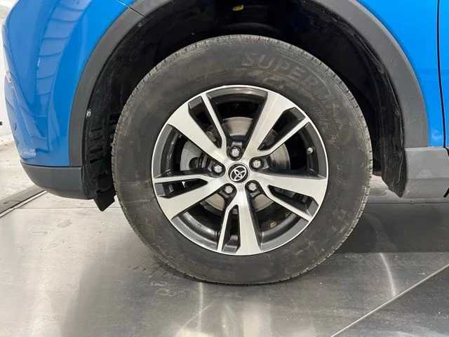 Used 2018 Blue Toyota XLE image 22