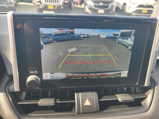 Used 2025 White Toyota LE image 21