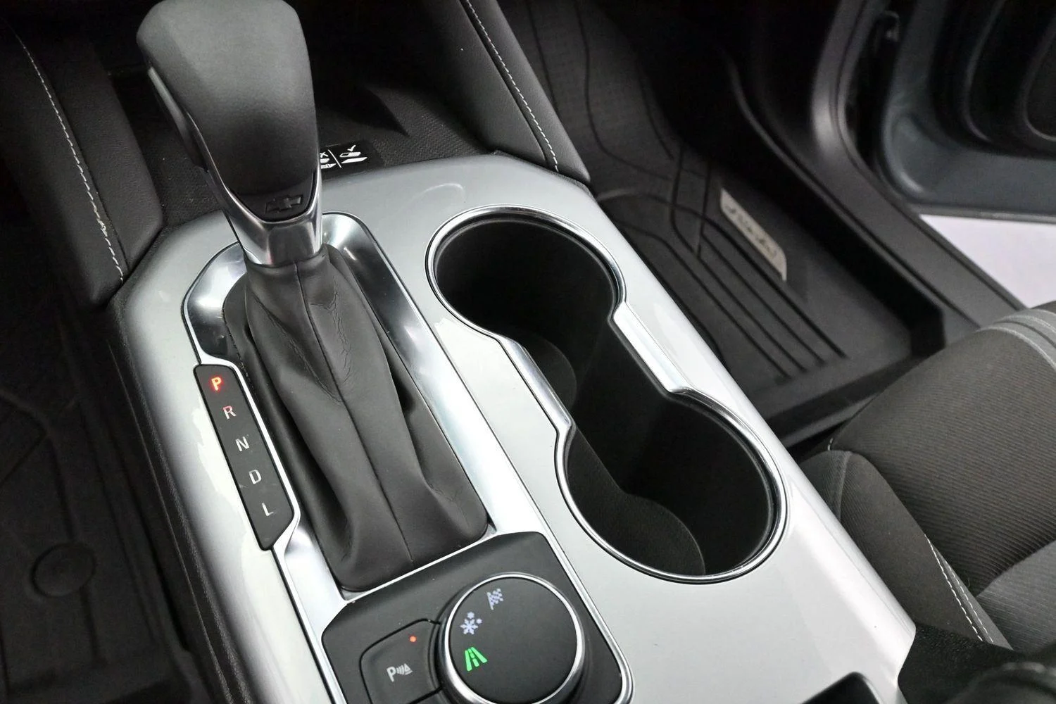 Used 2024 Sterling Gray Metallic Chevrolet 2LT image 19