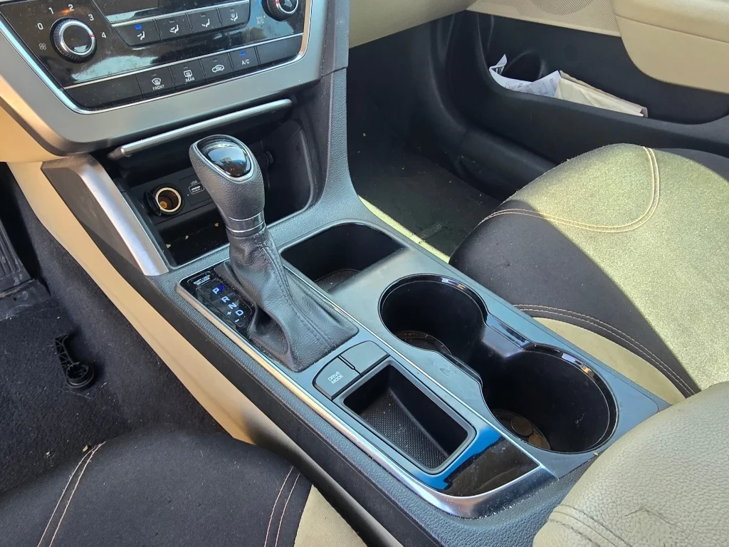 Used 2015 Quartz White Pearl Hyundai 2.4L SE image 19