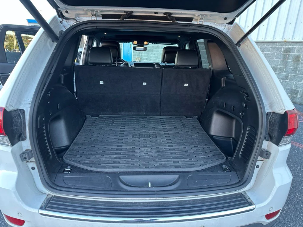 Used 2021 White Jeep Limited image 11