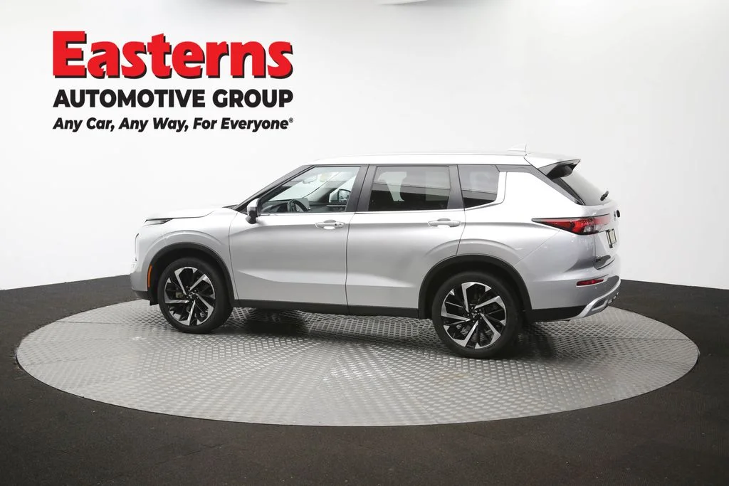 Used 2024 Silver Mitsubishi SE image 62
