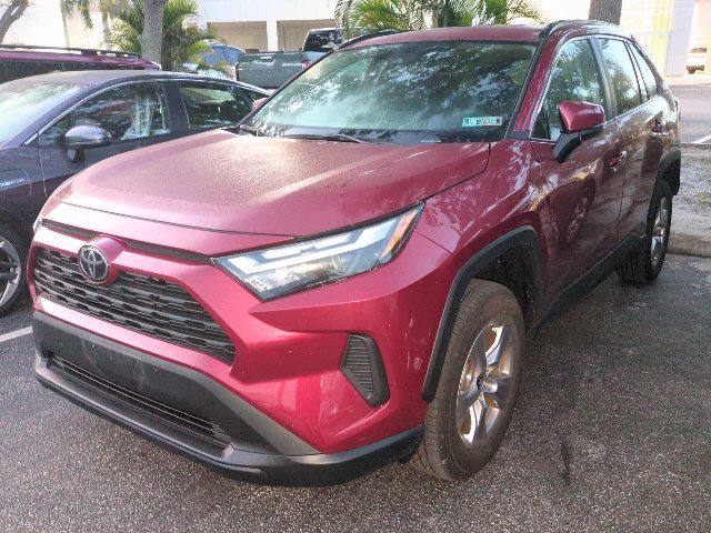 Used 2025 Pearl Toyota XLE image 5