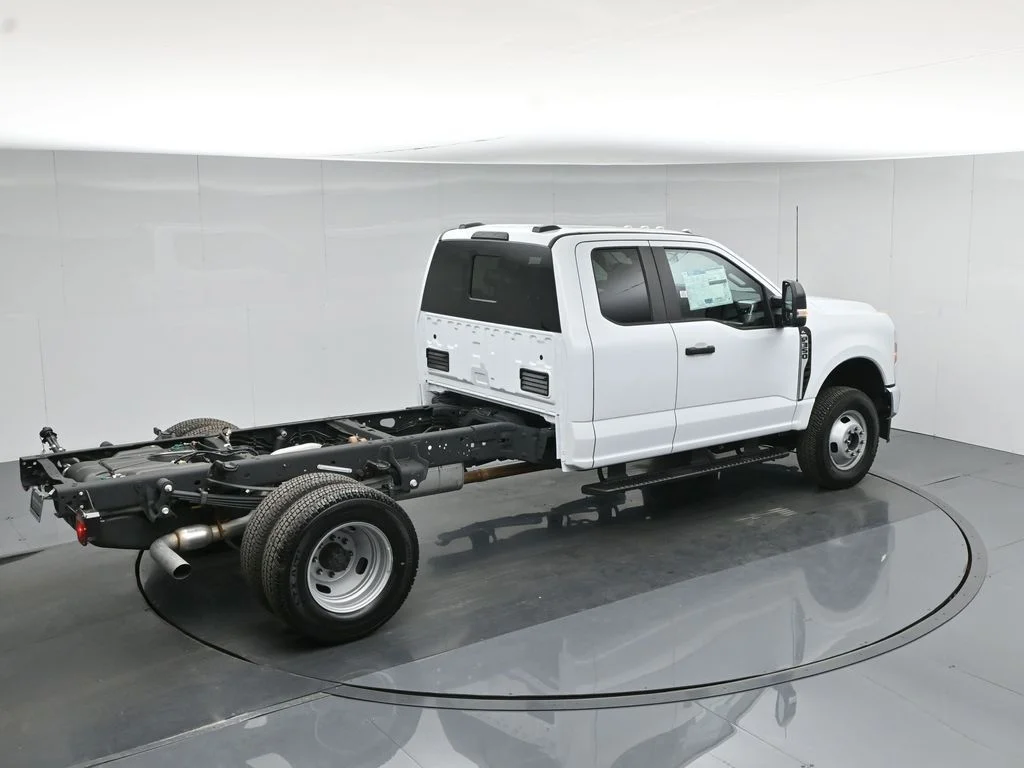 New 2026 Oxford White Ford XL image 36