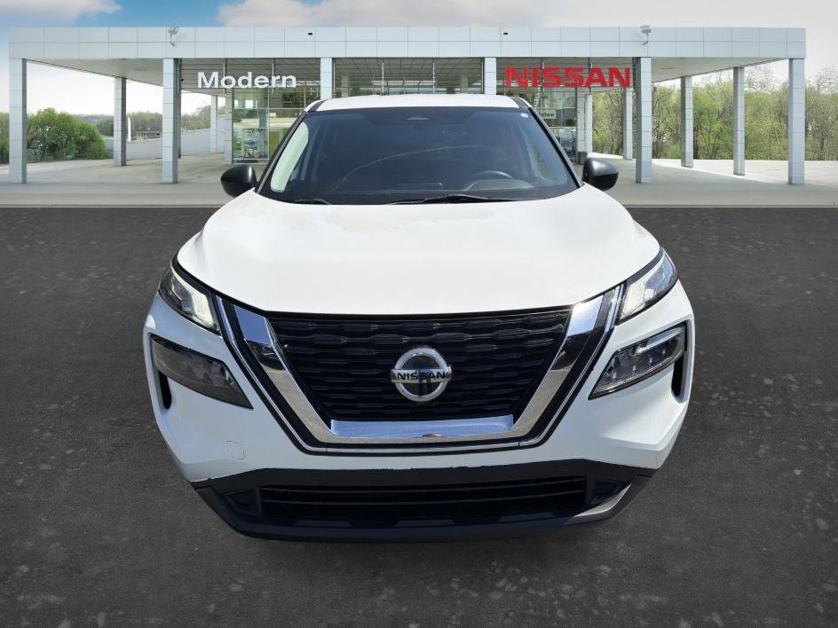Used 2021 Glacier White Nissan S image 10