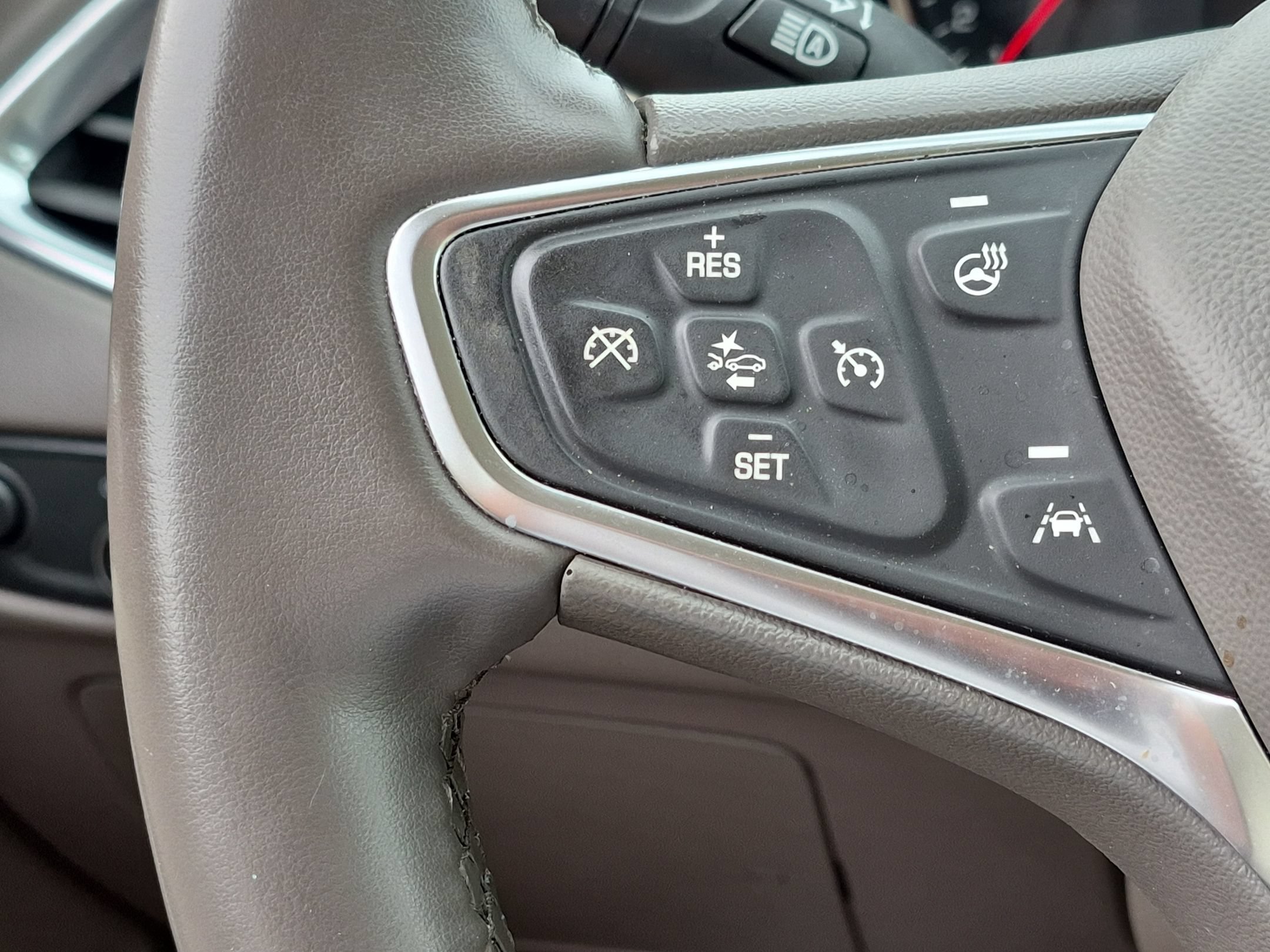 Used 2024 Summit White Chevrolet LT image 17