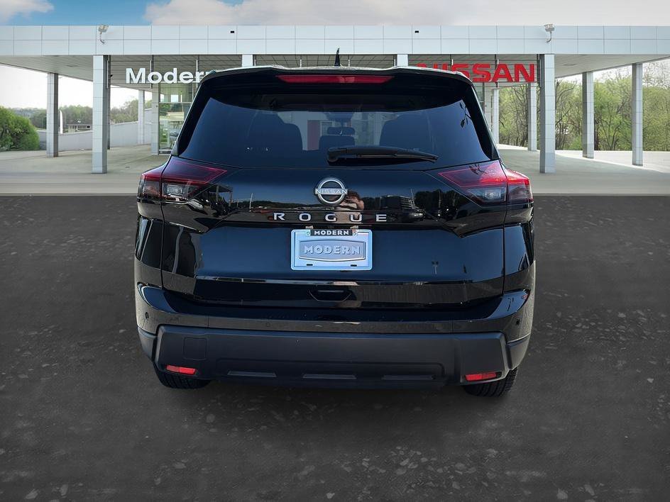Used 2025 Super Black Nissan SV image 4