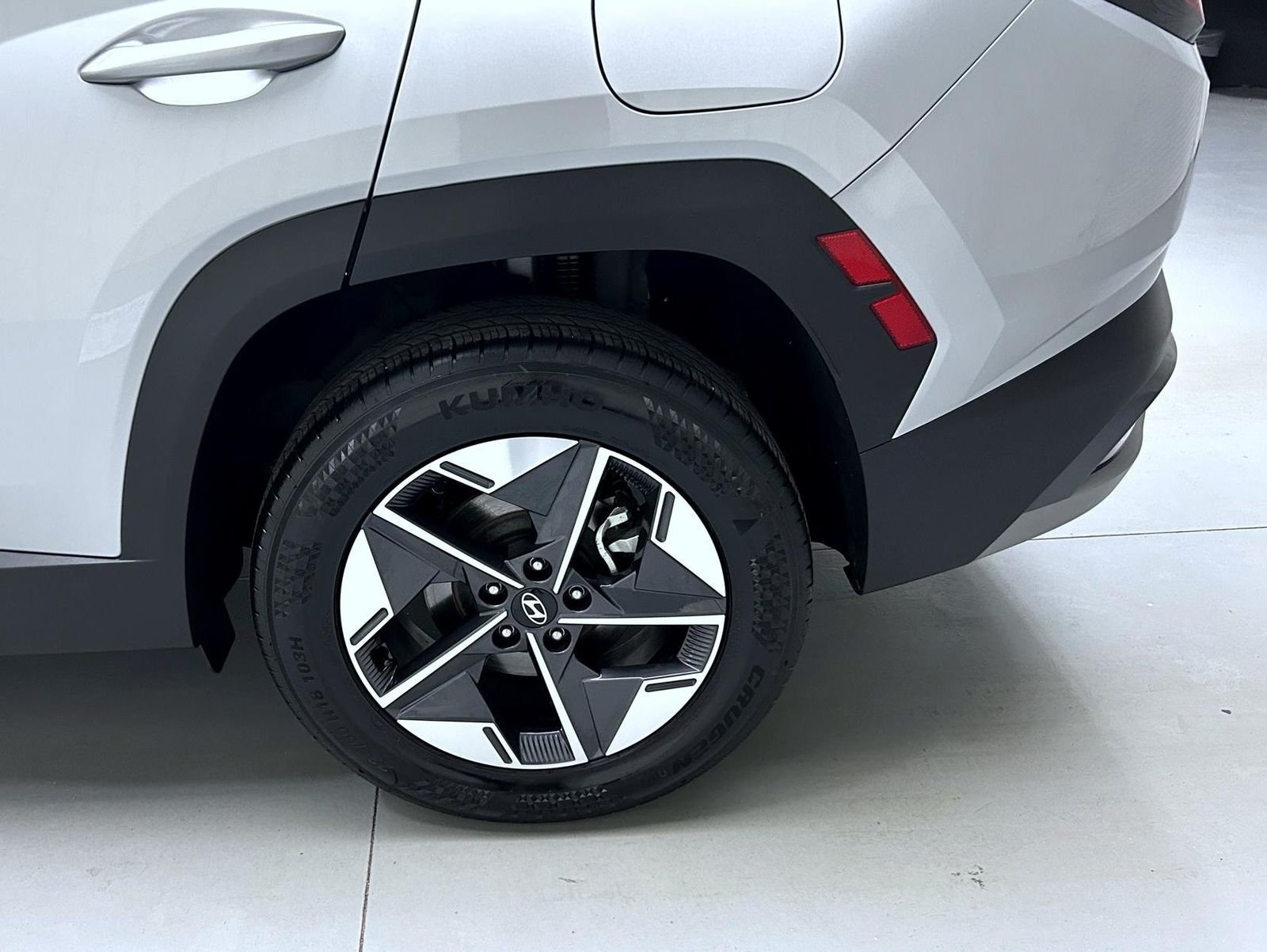 Used 2025 Silver Hyundai SEL image 22