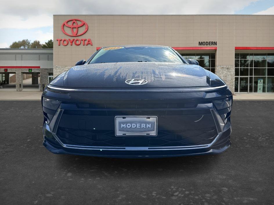 Used 2025 Abyss Black Hyundai SEL image 2