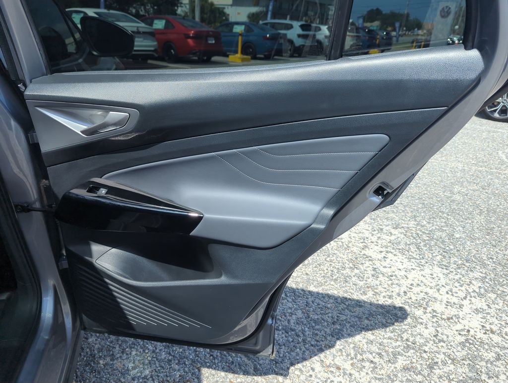 Used 2023 Silver Volkswagen Pro S image 33