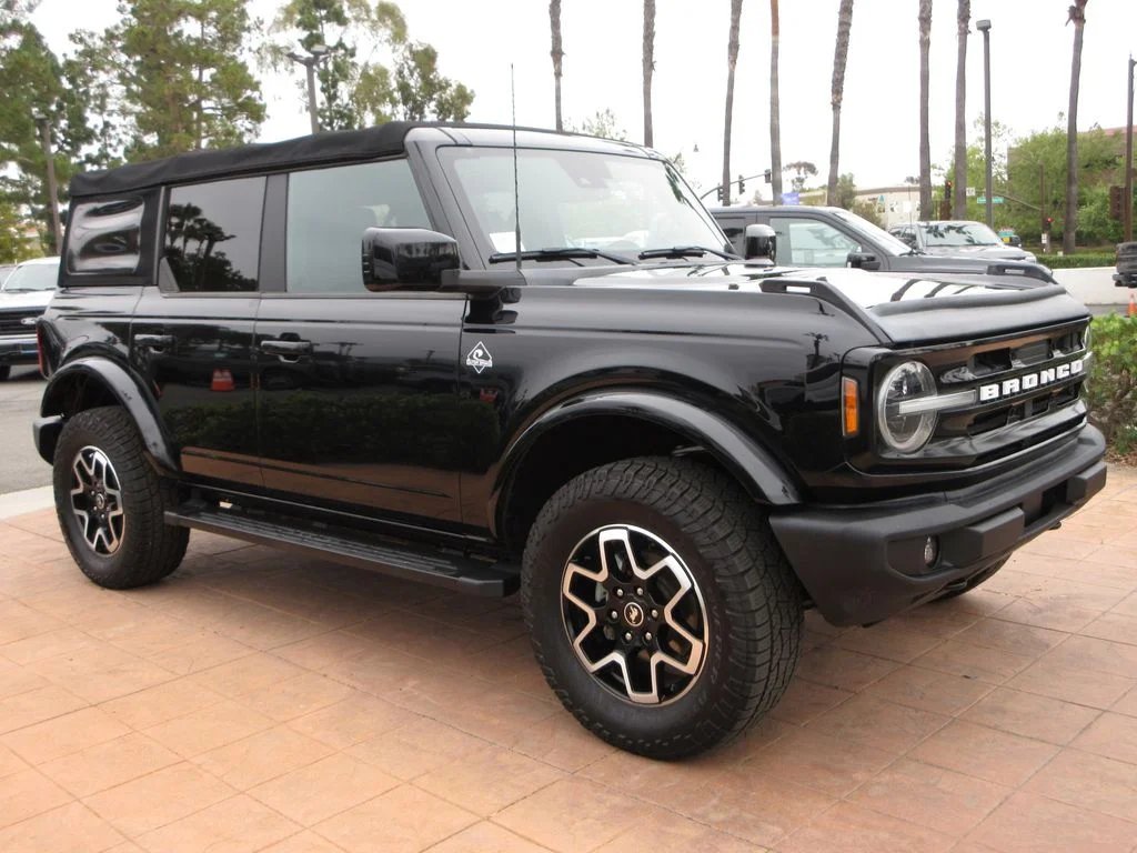 Certified Used 2022 Shadow Black Ford Outer Banks image 6