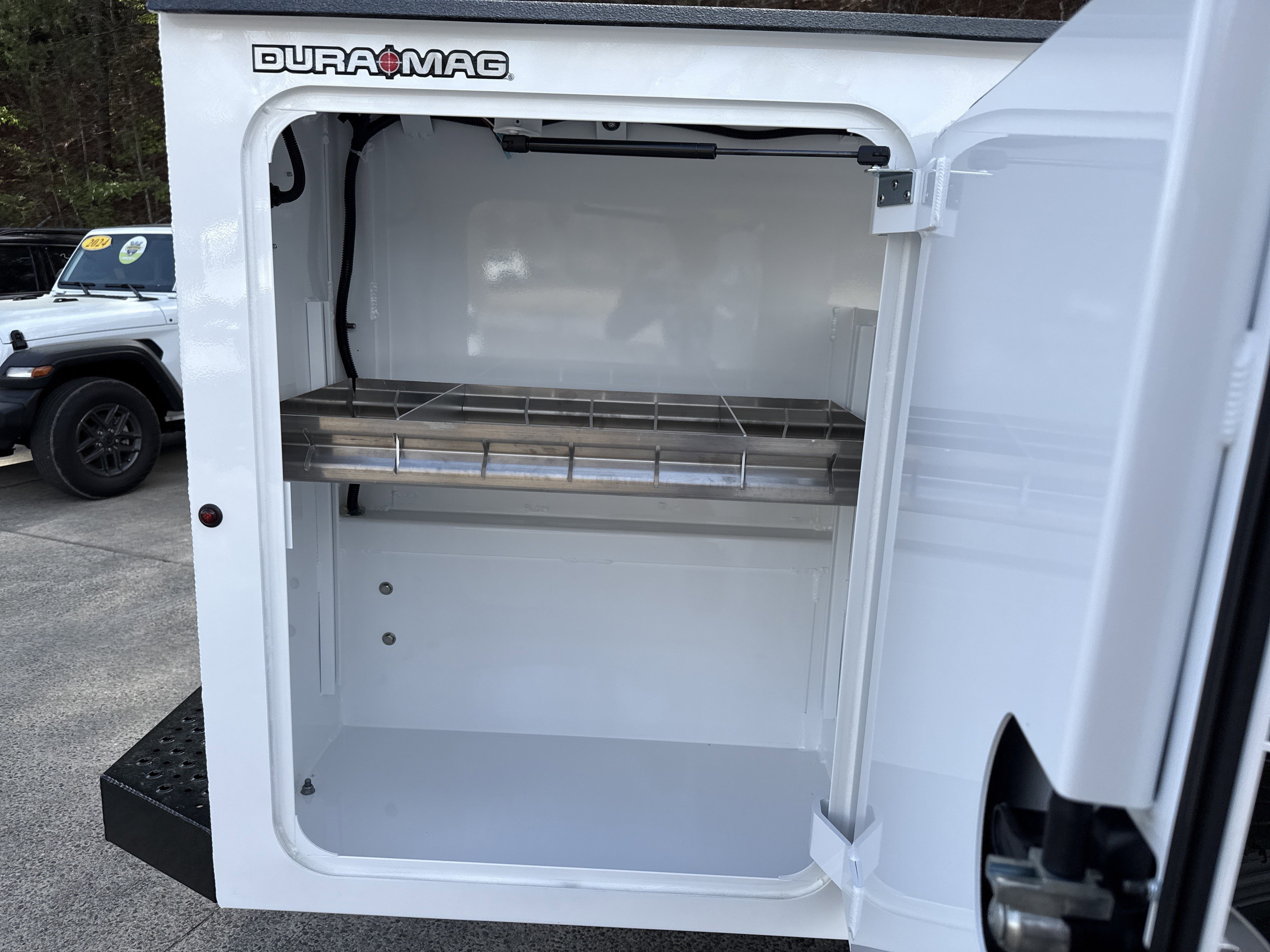 New 2026 Bright White Clearcoat RAM Tradesman image 23