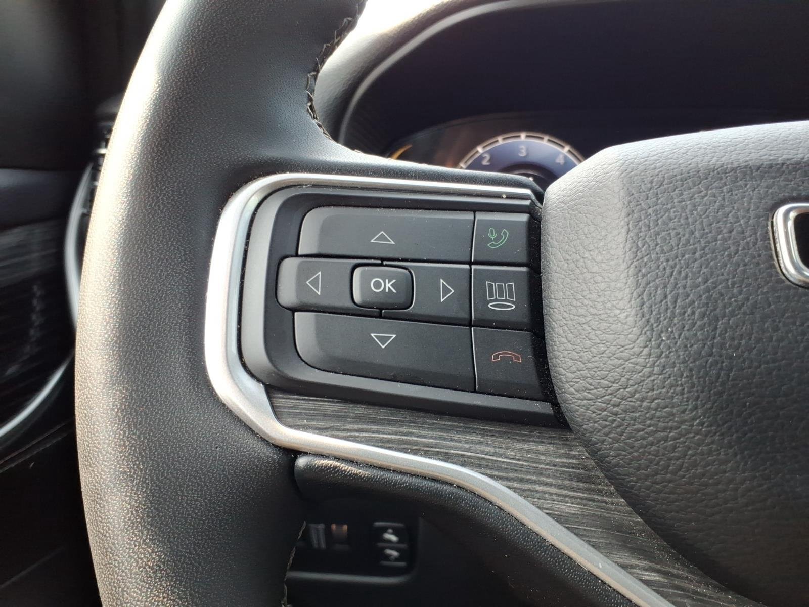 Used 2024 Diamond Black Crystal Pearlcoat Jeep Series III image 29