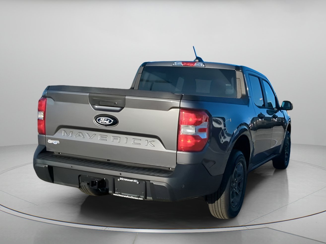 New 2026 Carbonized Gray Metallic Ford XLT image 23