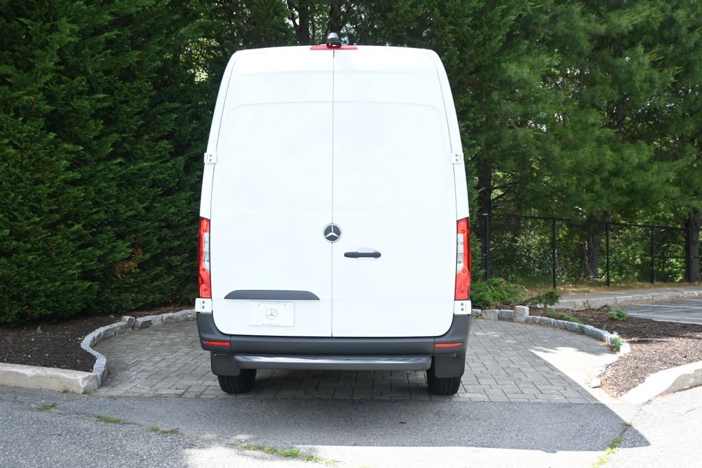 New 2026 Arctic White Mercedes-Benz Cargo 144 WB image 36