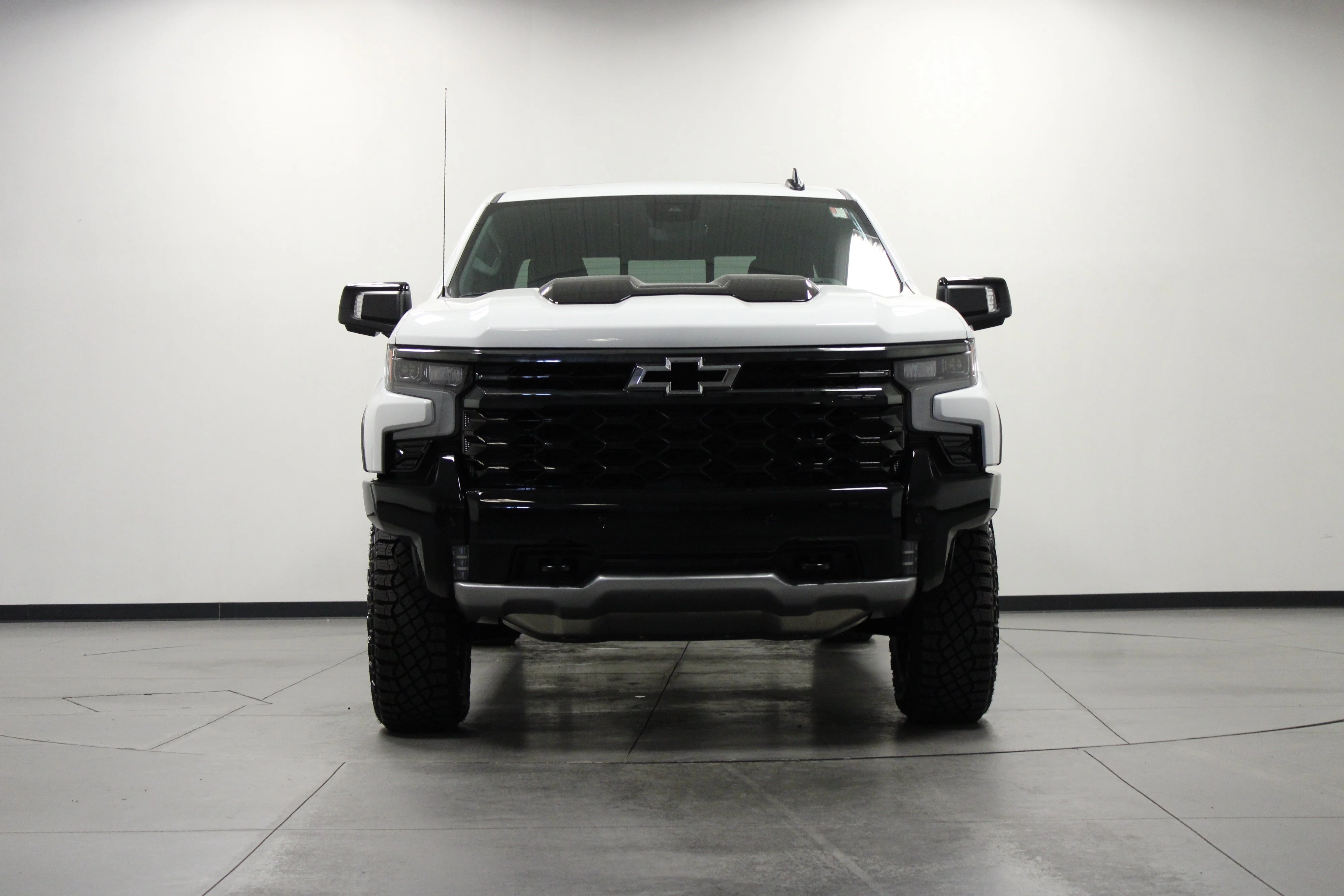 2026 Chevrolet Silverado 1500 ZR2 - Photo 9