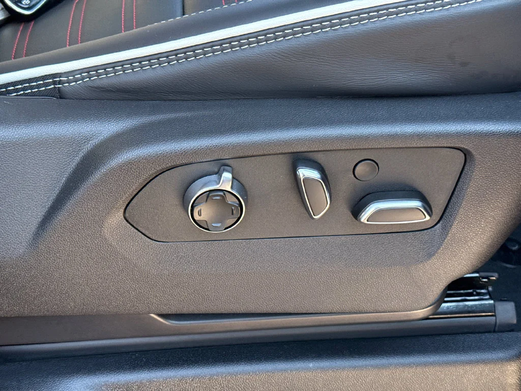 2025 GMC Yukon AT4 Ultimate - Photo 40