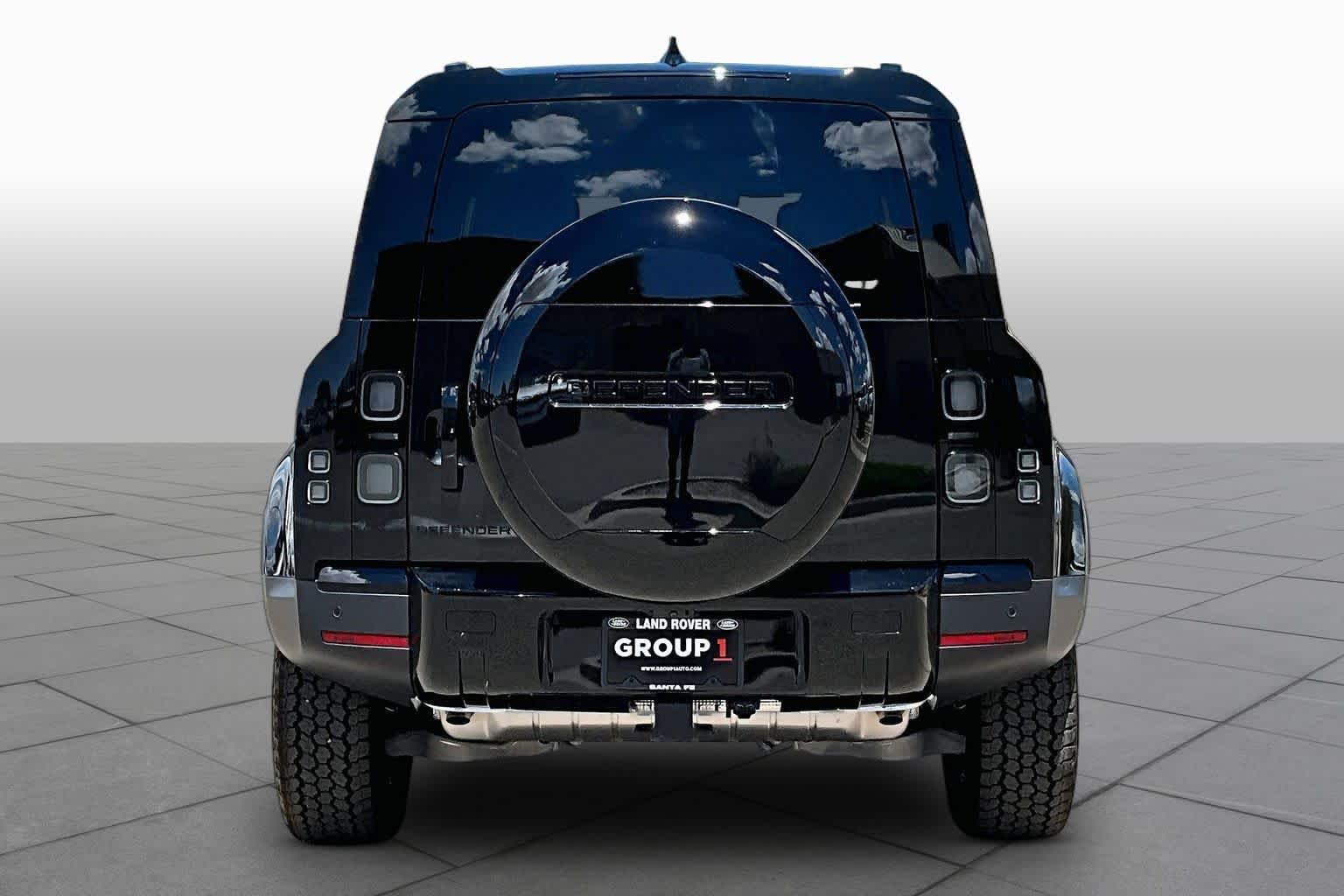 New 2026 Santorini Black Land Rover S image 4