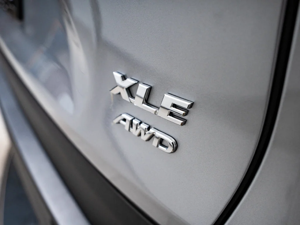 Used 2025 Silver Sky Metallic Toyota XLE Premium image 20