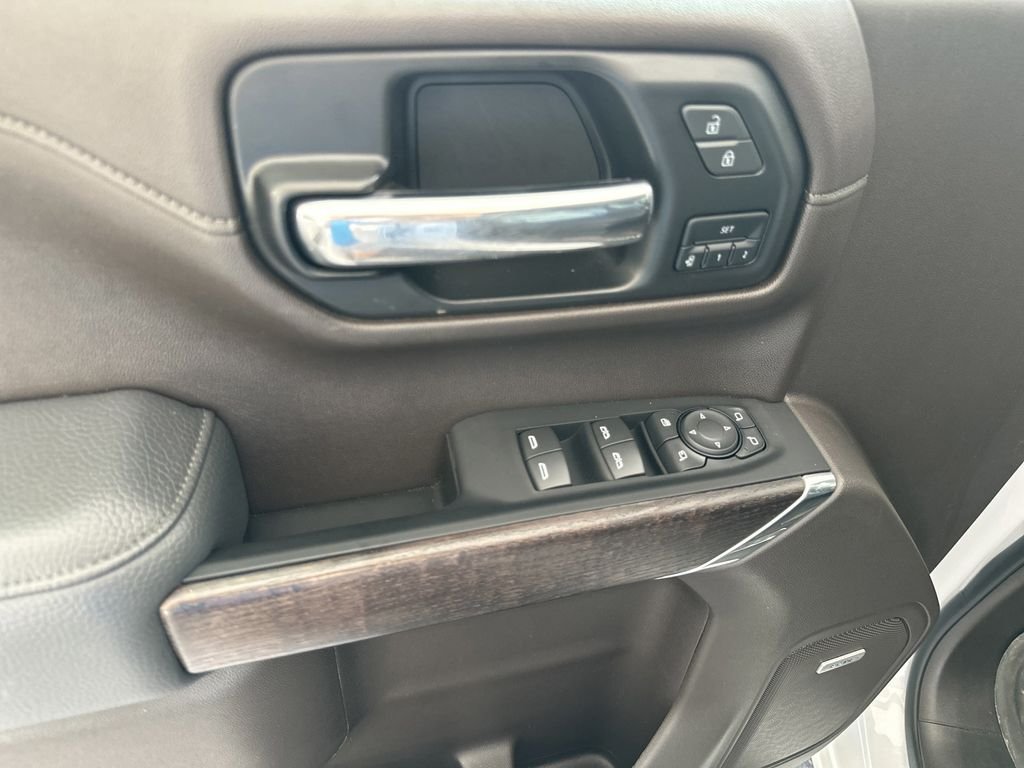 Used 2022 White GMC Denali image 12
