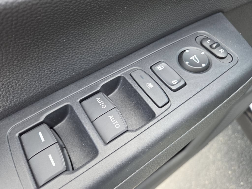 Used 2024 sparkle silver metallic Honda EX image 33