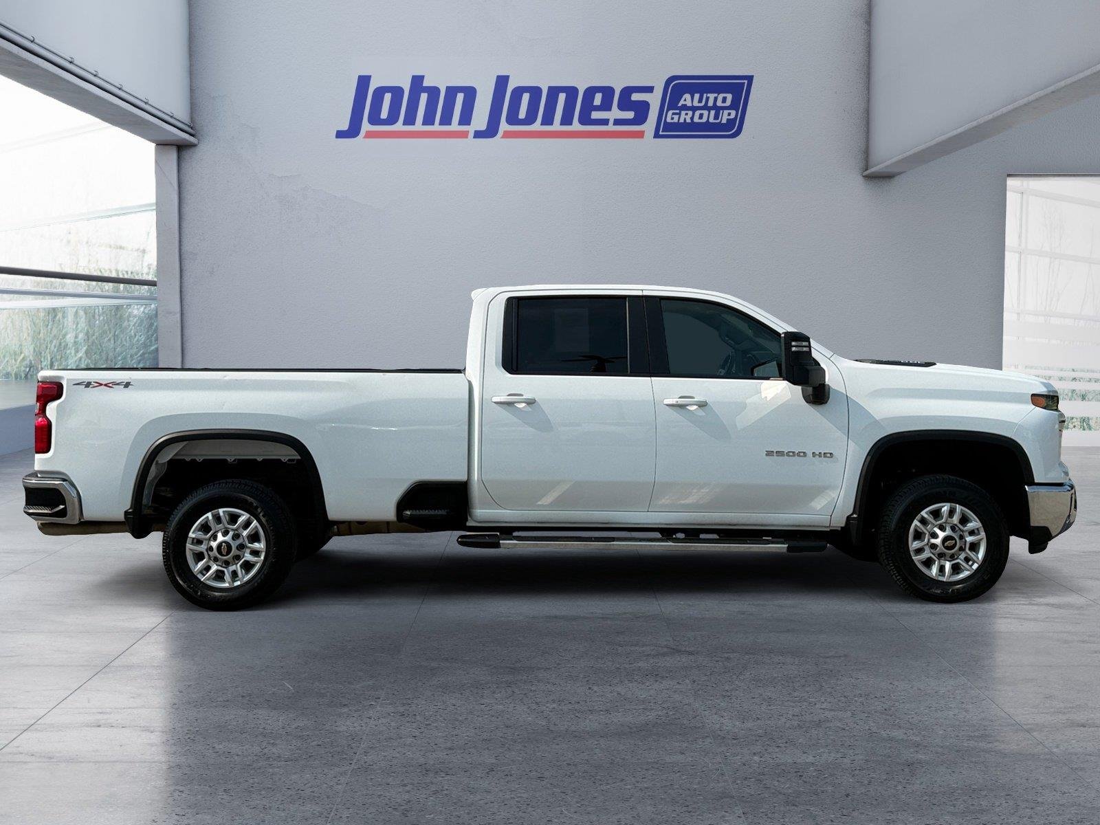 Used 2025 Summit White Chevrolet LT image 6