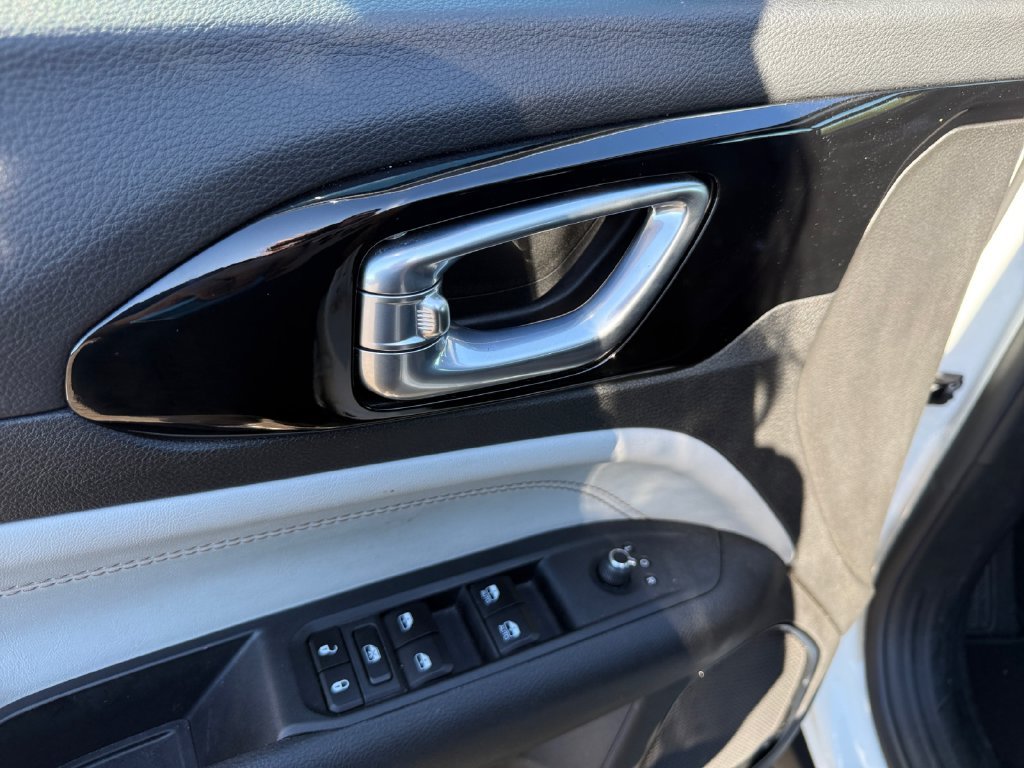 Used 2025 White Jeep Limited image 11