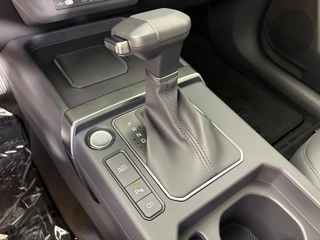 New 2027 Snow White Pearl Kia EX image 33