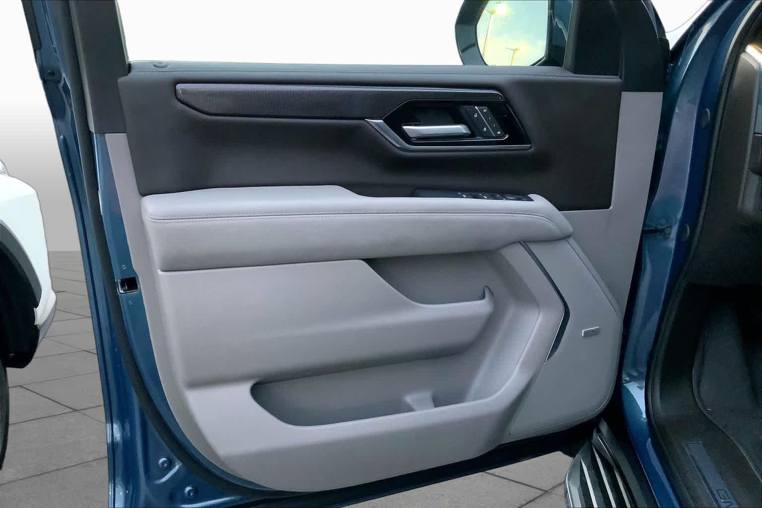 Used 2025 Downpour Metallic GMC Elevation image 21