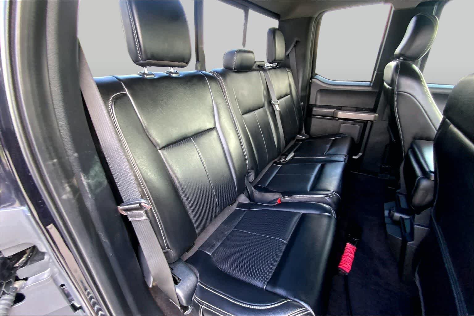 Used 2020 Agate Black Metallic Ford LARIAT image 19