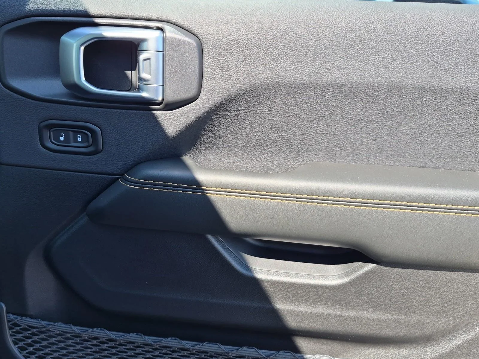 New 2026 Reign Exterior Paint Jeep Sahara image 11