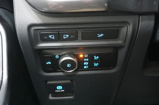 Used 2023 SILVER Ford XLT image 24