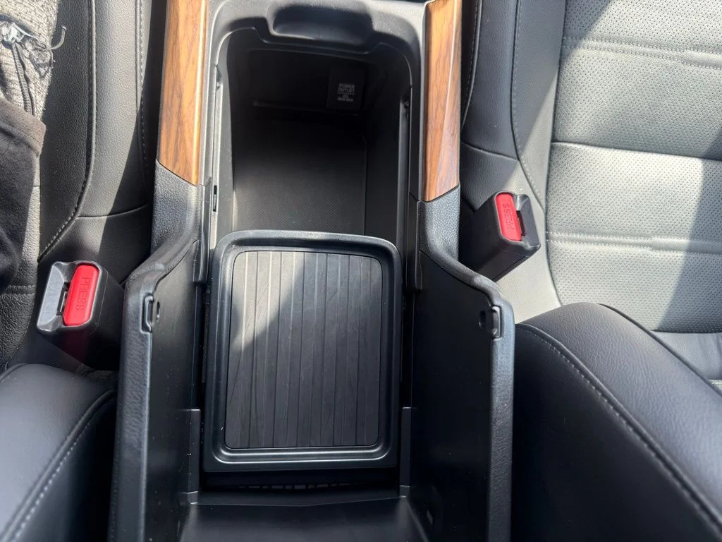 Certified Used 2020 White Honda Touring image 31
