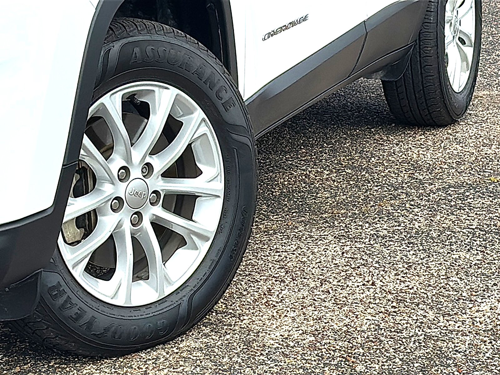 Used 2022 WHITE Jeep Latitude Lux 4x4 image 3