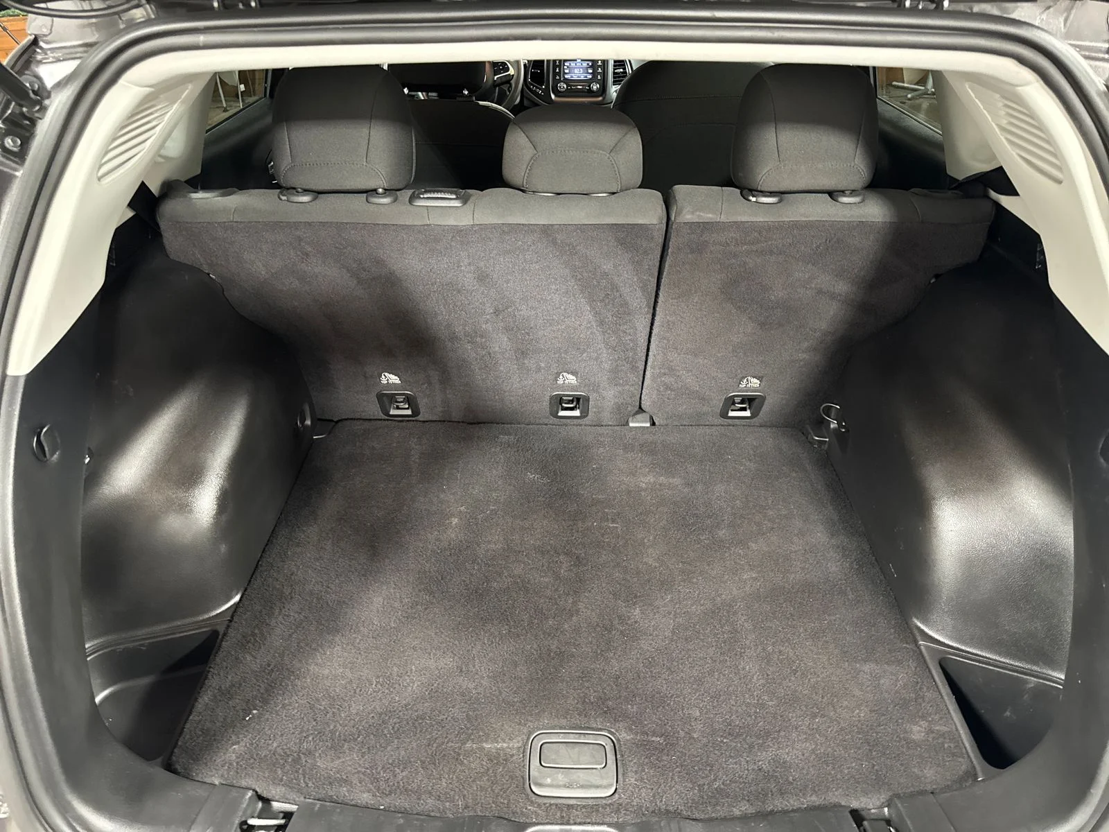 Used 2018 Granite Crystal Metallic Clearcoat Jeep Sport image 26