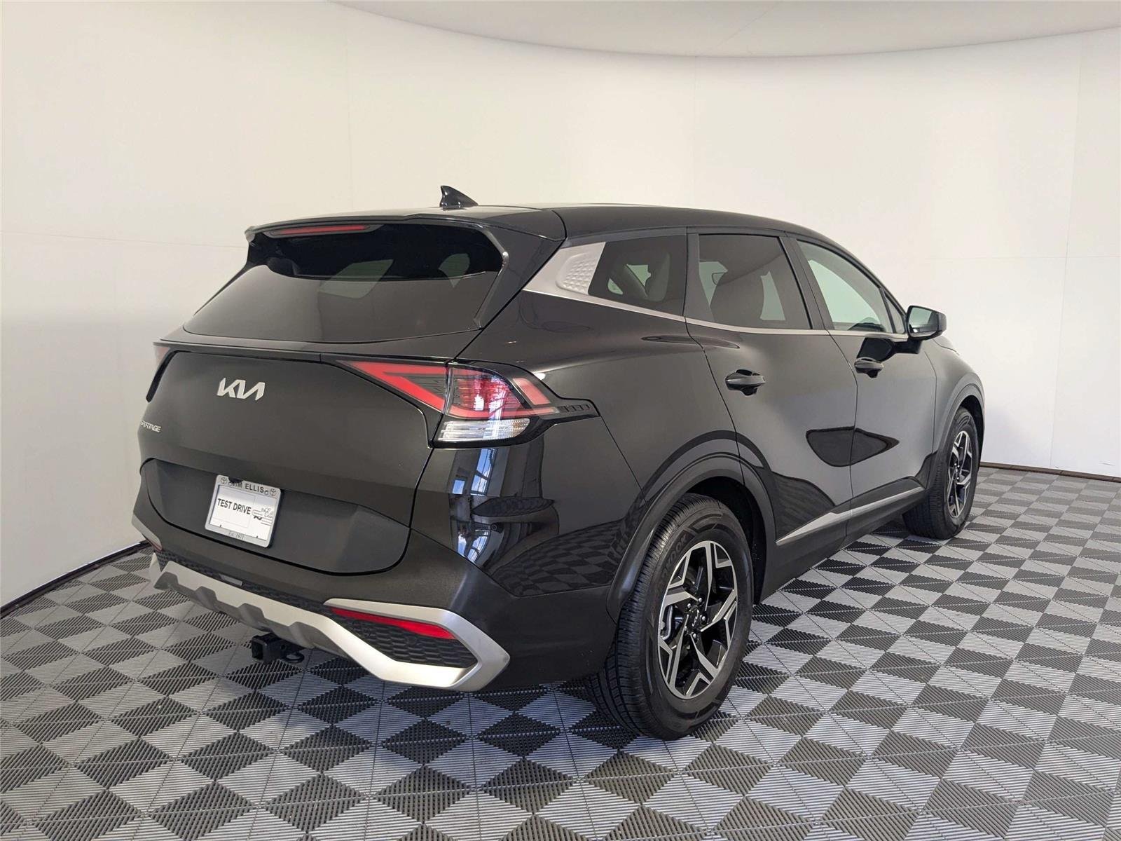 Used 2024 Fusion Black Kia LX image 5