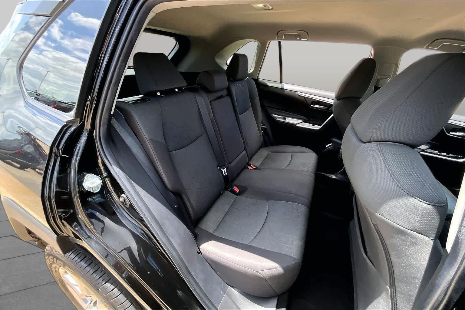 2023 Toyota RAV4 XLE - Photo 20