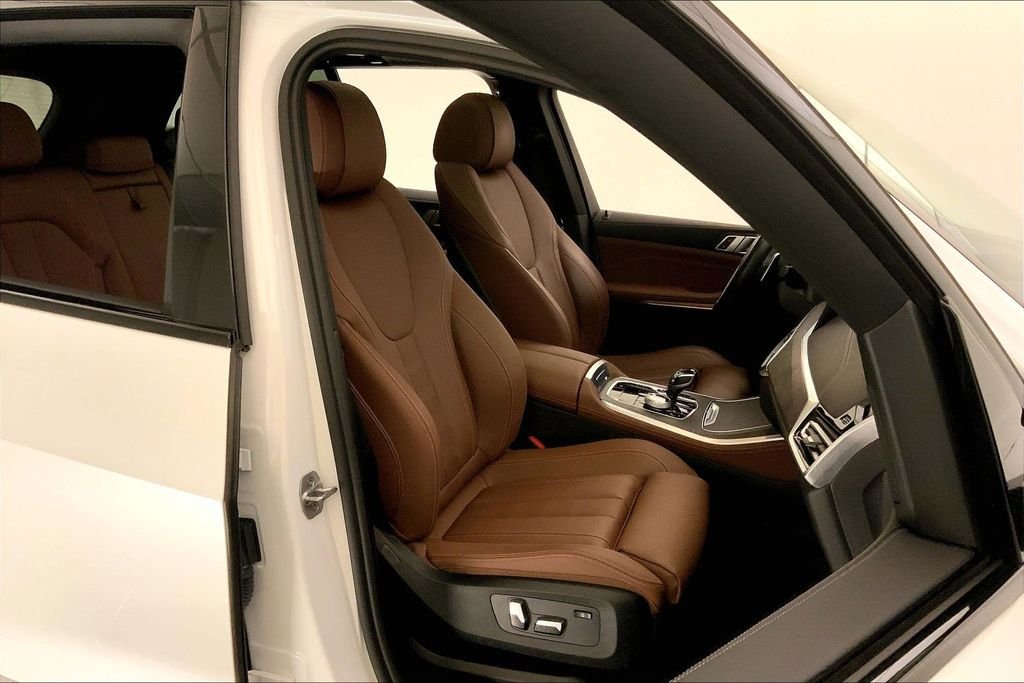 Used 2022 Mineral White Metallic BMW  image 6