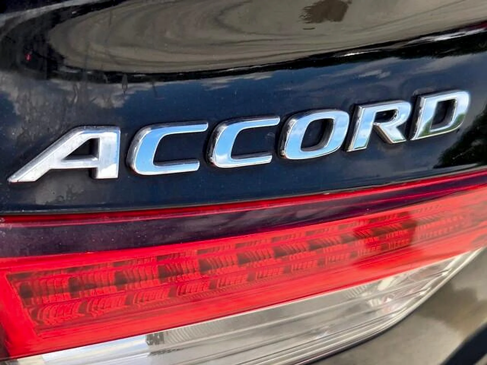 Used 2019  Honda Sport image 13
