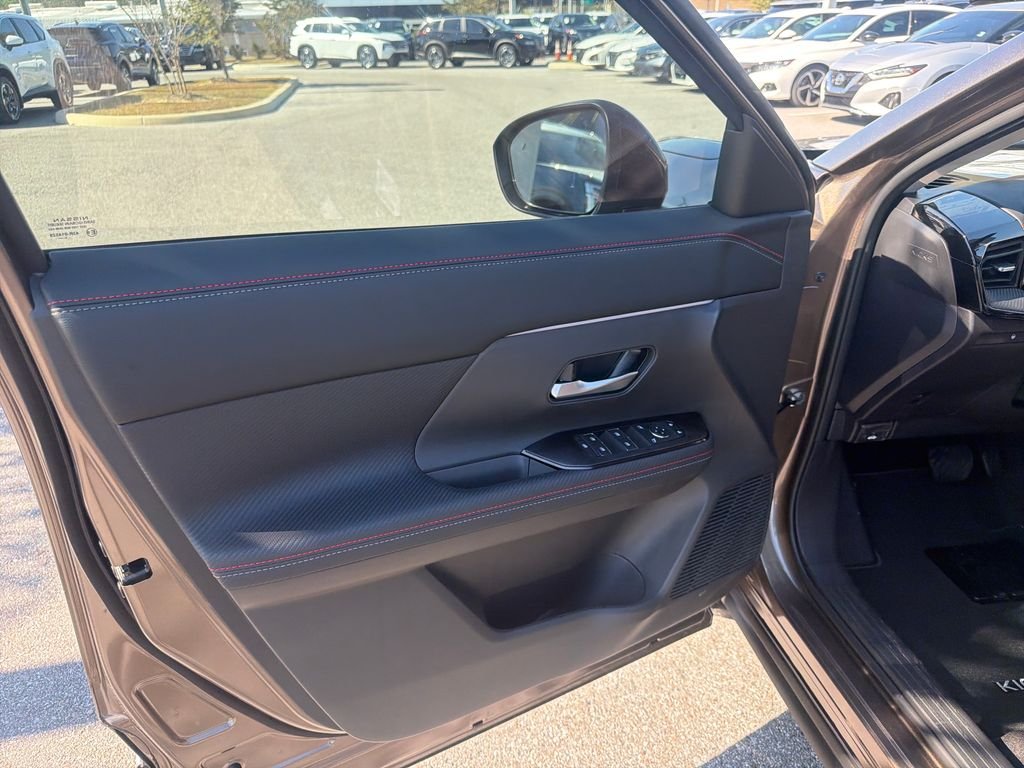 New 2026 Nissan Kicks SR 4D Sport Utility